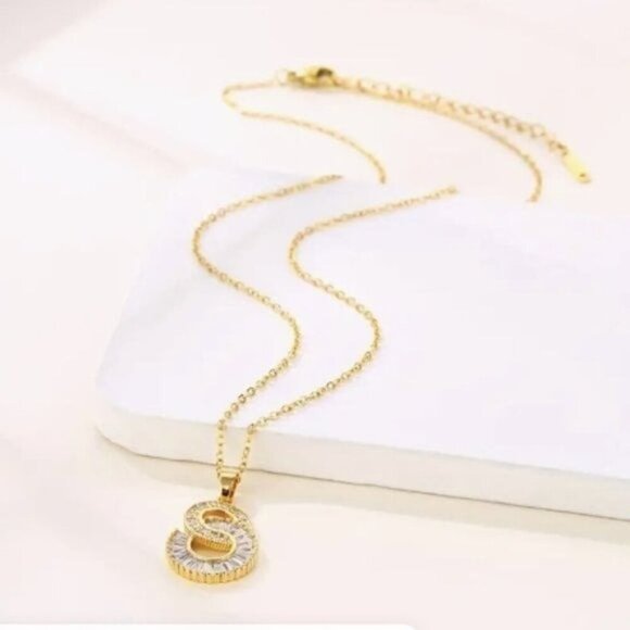 18k Gold Plated Crossover Circles Titanium Steel Diamond Necklace - Picture 8 of 9